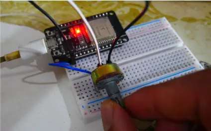 การทดลองใช้งาน ESP32 อ่านค่า Analog จาก potentiometer ต่อกับ breadboard โดยใช้ Arduino IDE แสดงผลค่าที่ขา GPIO 35
