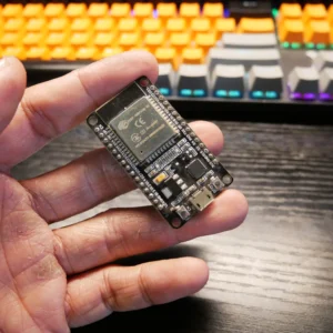 ESP32 DevKit V1 (บอร์ดพัฒนา IoT ยอดนิยม)