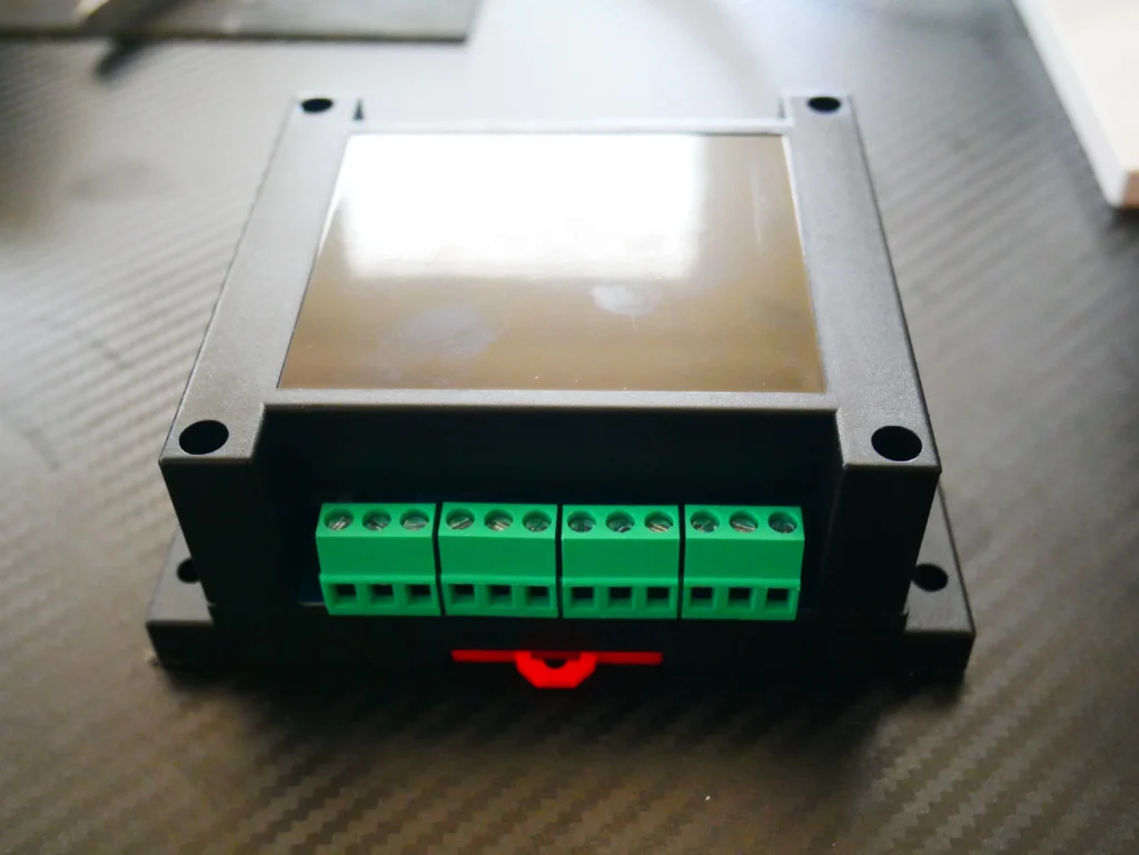 กล่องบอร์ด smartTimerV1 Devadiy แสดงเทอมินอลรีเลย์ 4 ช่อง